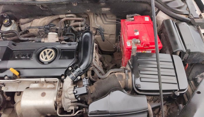 2014 Volkswagen Jetta COMFORTLINE TSI, Petrol, Manual, 1,11,587 km, Engine View - Left