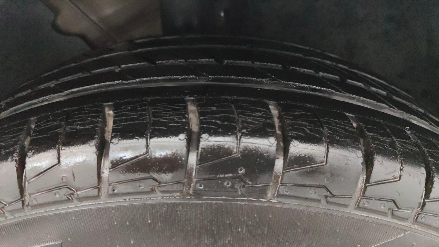 2014 Volkswagen Jetta COMFORTLINE TSI, Petrol, Manual, 1,11,587 km, Right Front Tyre Tread