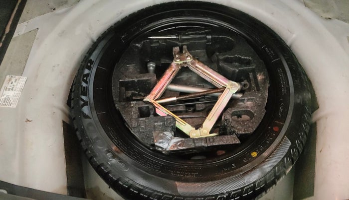 2014 Volkswagen Jetta COMFORTLINE TSI, Petrol, Manual, 1,11,587 km, Spare Tyre