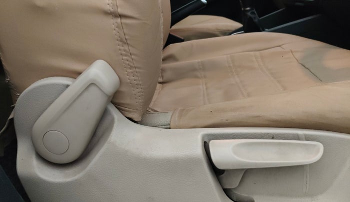 2014 Volkswagen Jetta COMFORTLINE TSI, Petrol, Manual, 1,11,587 km, Driver Side Adjustment Panel