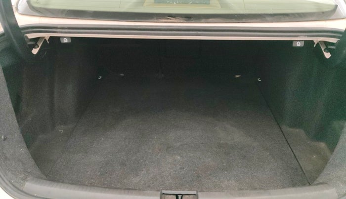 2014 Volkswagen Jetta COMFORTLINE TSI, Petrol, Manual, 1,11,587 km, Boot Inside