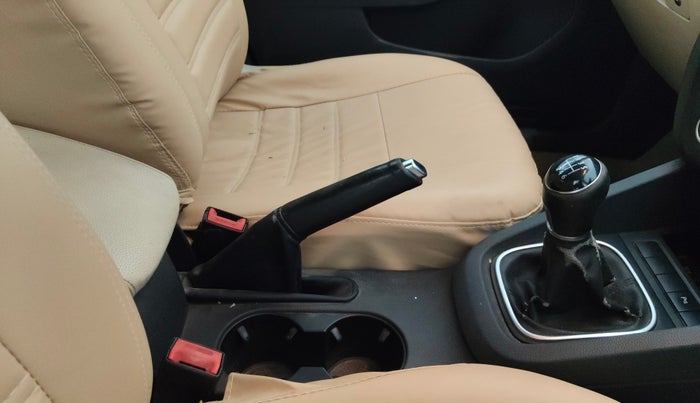 2014 Volkswagen Jetta COMFORTLINE TSI, Petrol, Manual, 1,11,587 km, Gear Lever