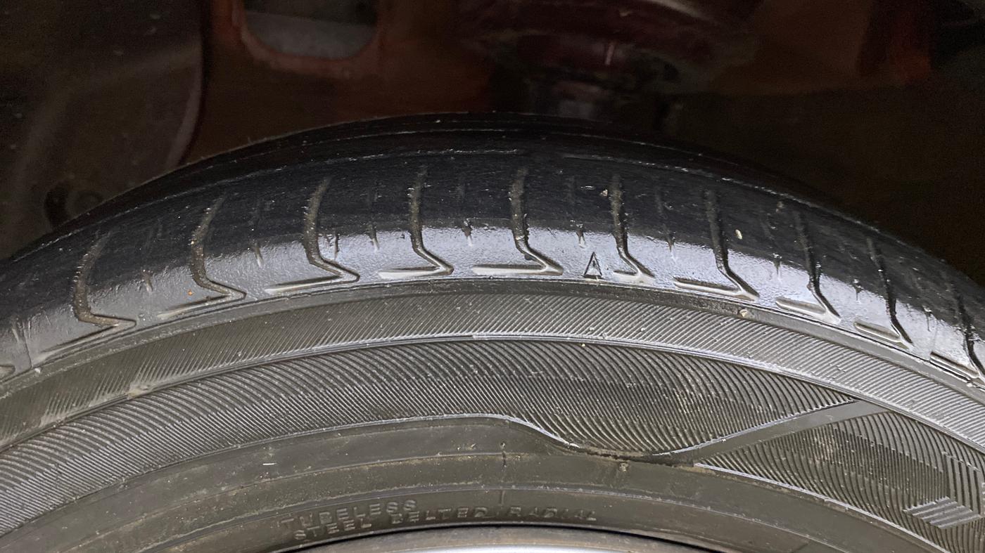 2015 Hyundai Xcent S 1.2, Petrol, Manual, 45,959 km, Left Front Tyre Tread