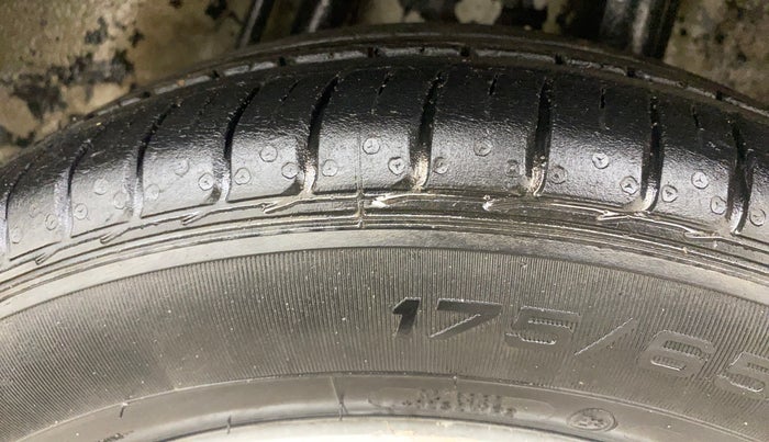 2016 Honda Jazz 1.2L I-VTEC V, Petrol, Manual, 1,05,957 km, Left Rear Tyre Tread