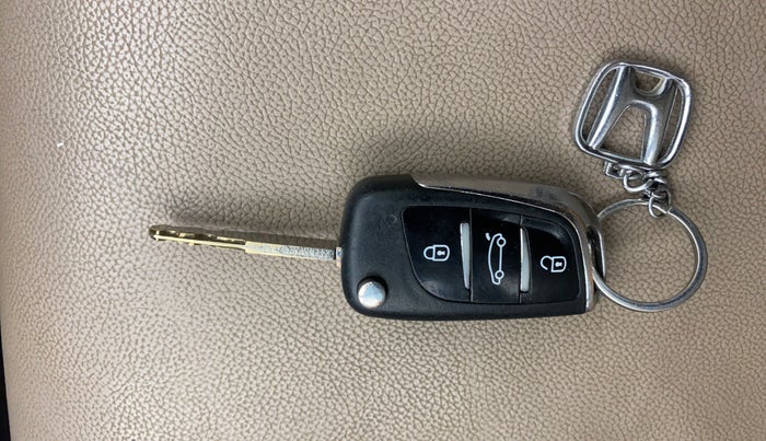 2016 Honda Jazz 1.2L I-VTEC V, Petrol, Manual, 1,05,957 km, Key Close Up