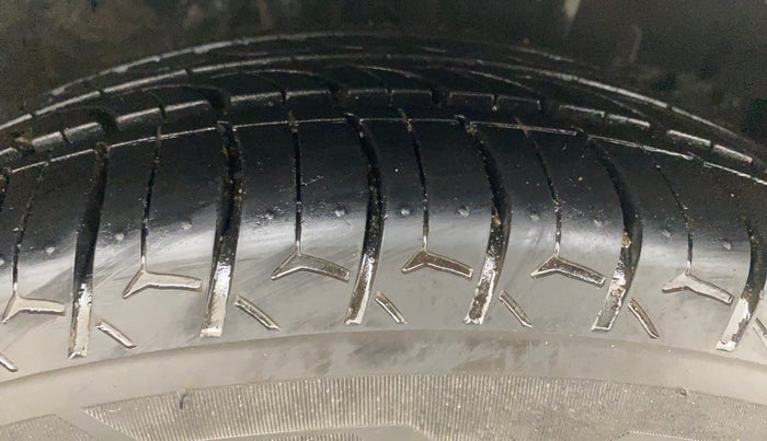 2016 Honda Jazz 1.2L I-VTEC V, Petrol, Manual, 1,05,957 km, Right Front Tyre Tread