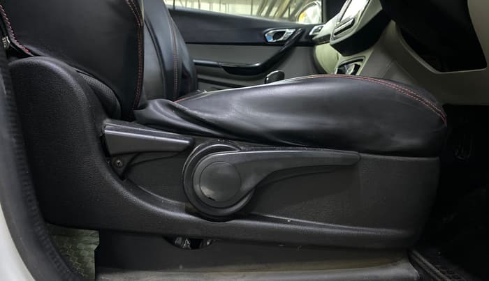 2019 Tata Tiago XZ PLUS PETROL, Petrol, Manual, 49,546 km, Driver Side Adjustment Panel
