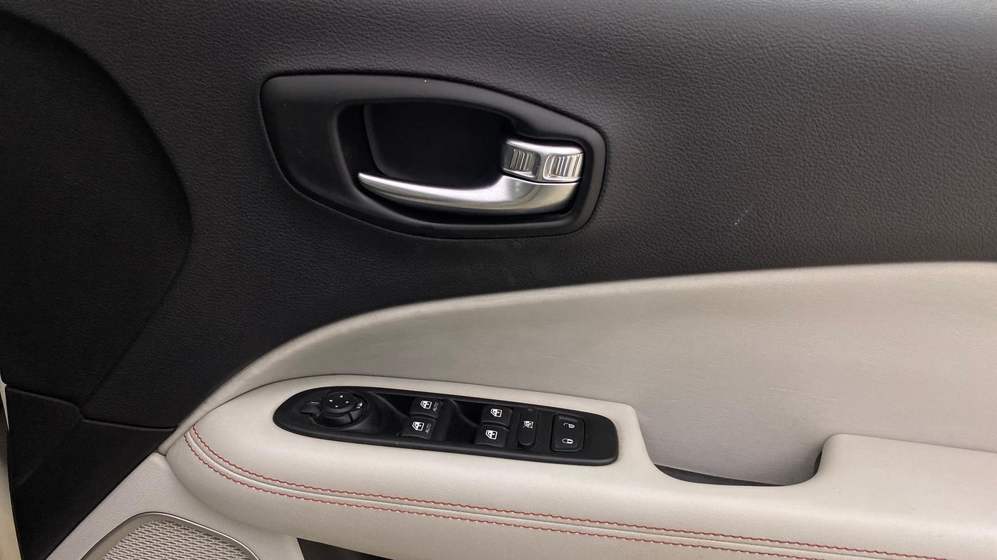 2018 Jeep Compass LIMITED 1.4 PETROL AT, Petrol, Automatic, 76,797 km, Driver Side Door Panels Control