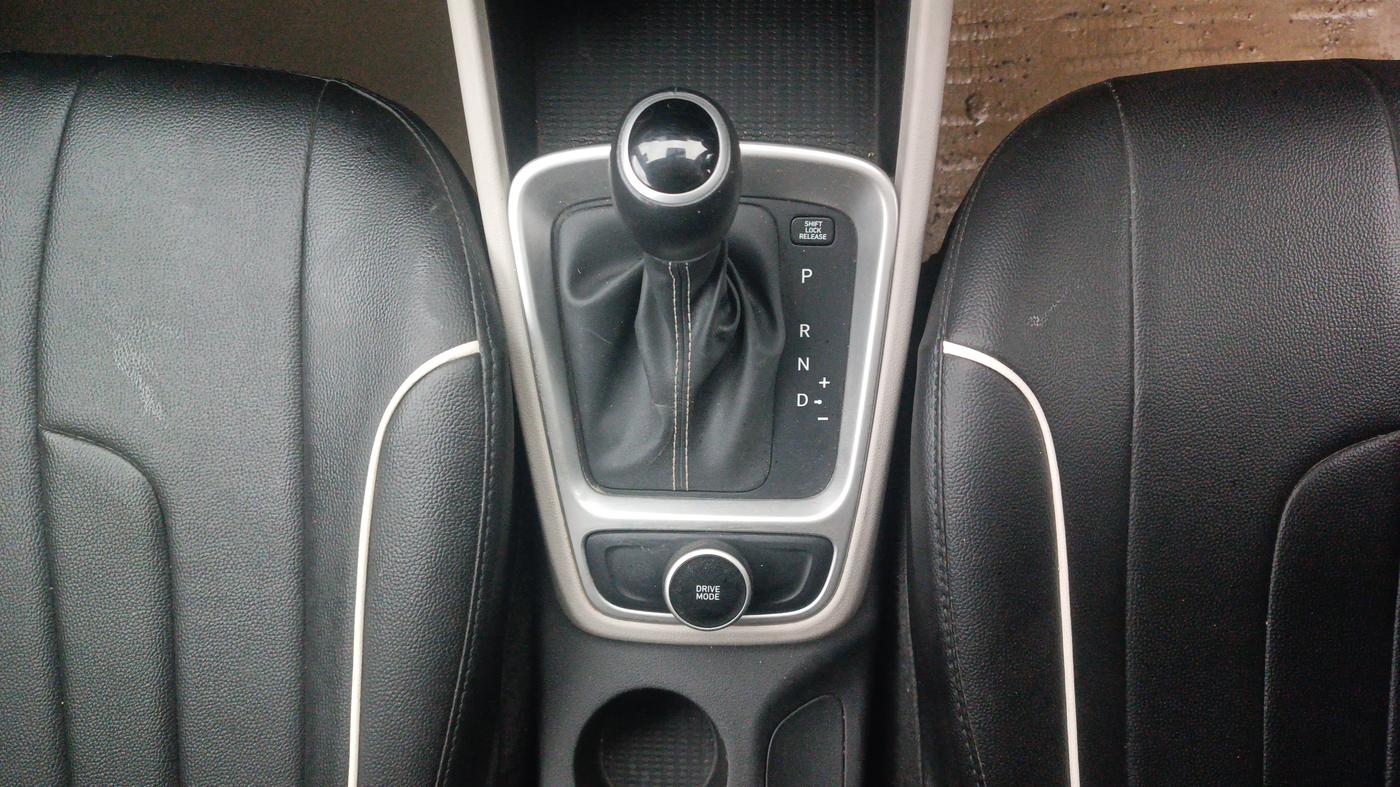 2024 Hyundai VENUE S (O) 1.0 Turbo Petrol DCT, Petrol, Automatic, 21,289 km, Gear Lever
