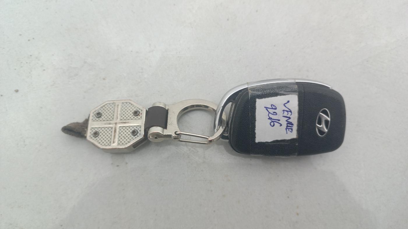2024 Hyundai VENUE S (O) 1.0 Turbo Petrol DCT, Petrol, Automatic, 21,289 km, Key Close Up