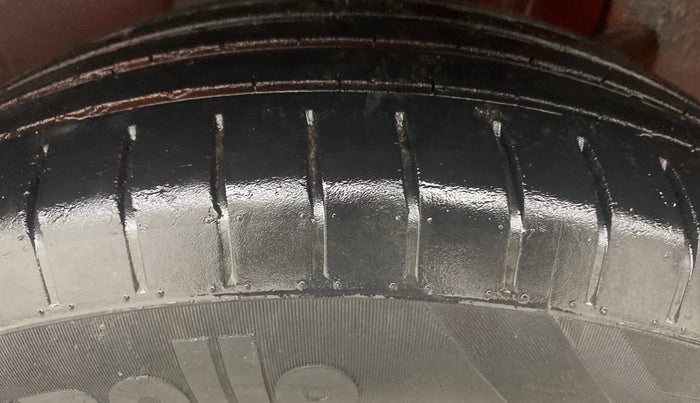 2019 Maruti Swift ZXI AMT, Petrol, Automatic, 34,343 km, Left Rear Tyre Tread