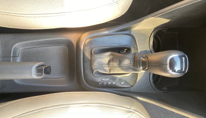 2020 Skoda Rapid ACTIVE 1.0 TSI AT, Petrol, Automatic, 84,807 km, Gear Lever