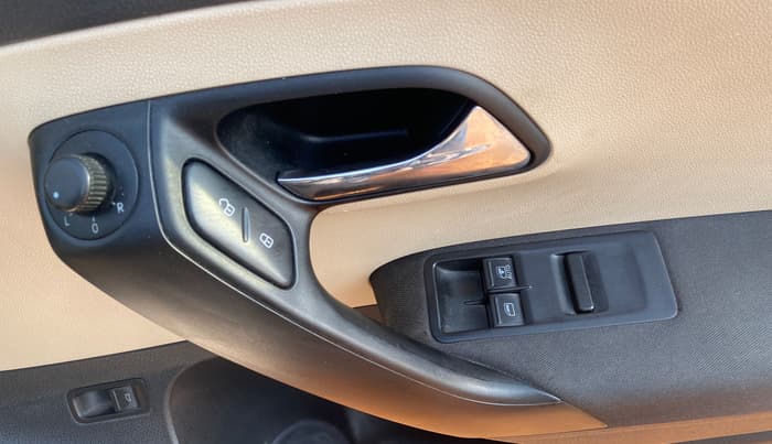 2020 Skoda Rapid ACTIVE 1.0 TSI AT, Petrol, Automatic, 84,807 km, Driver Side Door Panels Control