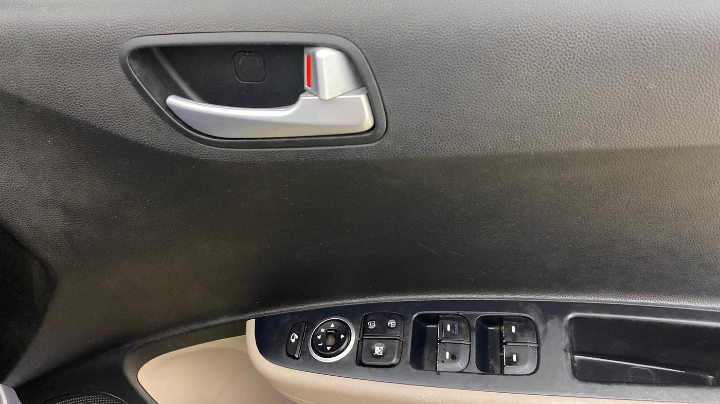 2015 Hyundai Grand i10 SPORTZ 1.2 KAPPA VTVT, Petrol, Manual, 98,620 km, Driver Side Door Panels Control