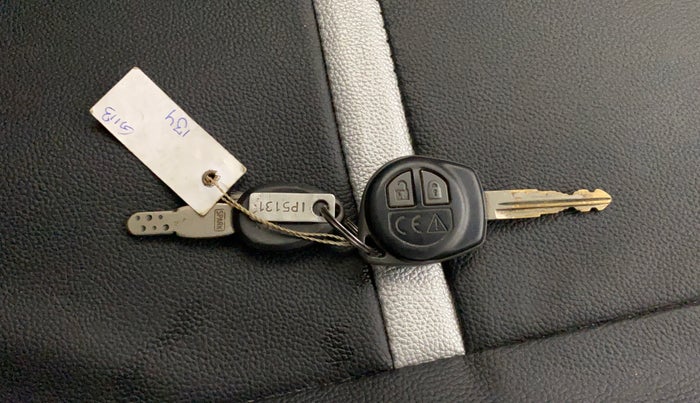 2018 Maruti Swift VXI, CNG, Manual, 45,340 km, Key Close Up