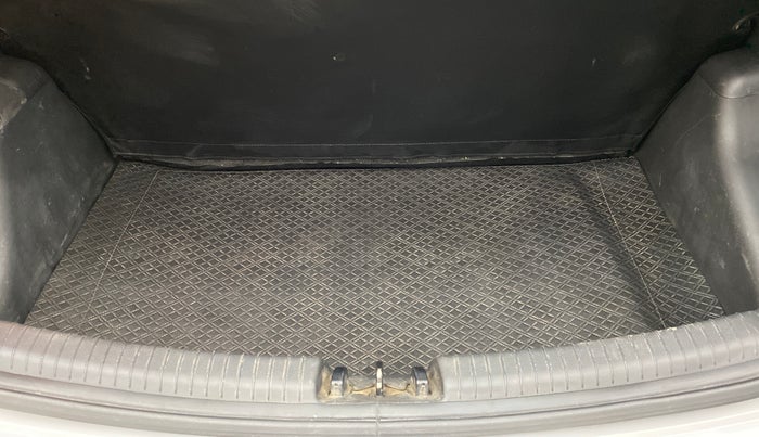 2017 Hyundai Grand i10 ASTA 1.2 KAPPA VTVT, Petrol, Manual, 86,645 km, Boot Inside