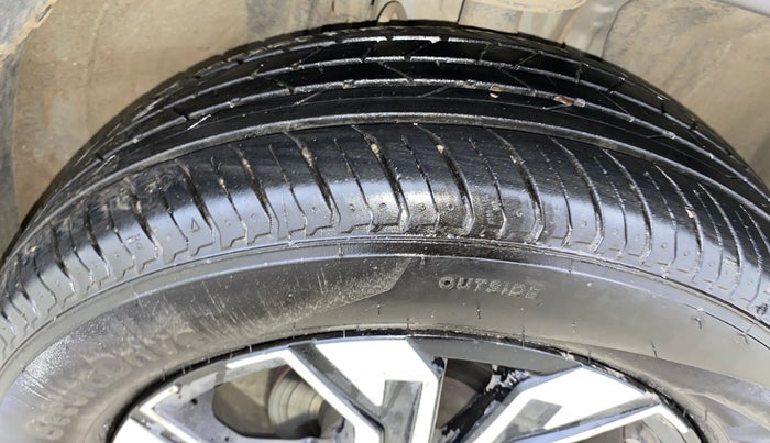 2022 Renault Kiger RXT (O) MT DUAL TONE, Petrol, Manual, 24,402 km, Right Front Tyre Tread