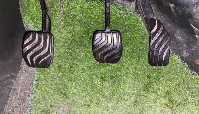 2022 Renault Kiger RXT (O) MT DUAL TONE, Petrol, Manual, 24,402 km, Pedals