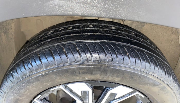 2022 Renault Kiger RXT (O) MT DUAL TONE, Petrol, Manual, 24,402 km, Left Front Tyre Tread