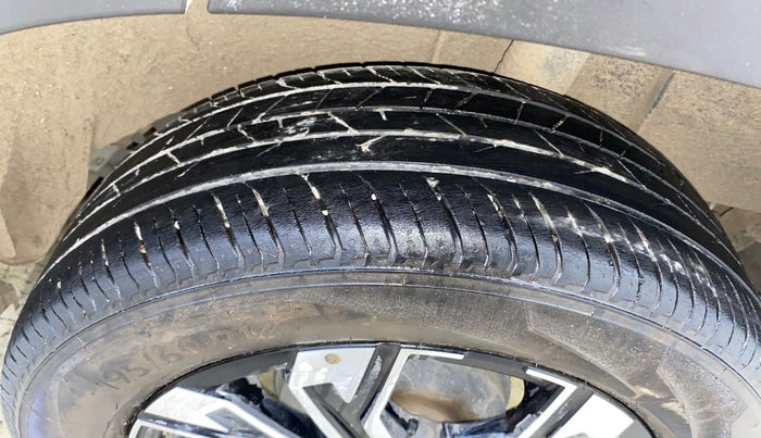 2022 Renault Kiger RXT (O) MT DUAL TONE, Petrol, Manual, 24,402 km, Left Rear Tyre Tread