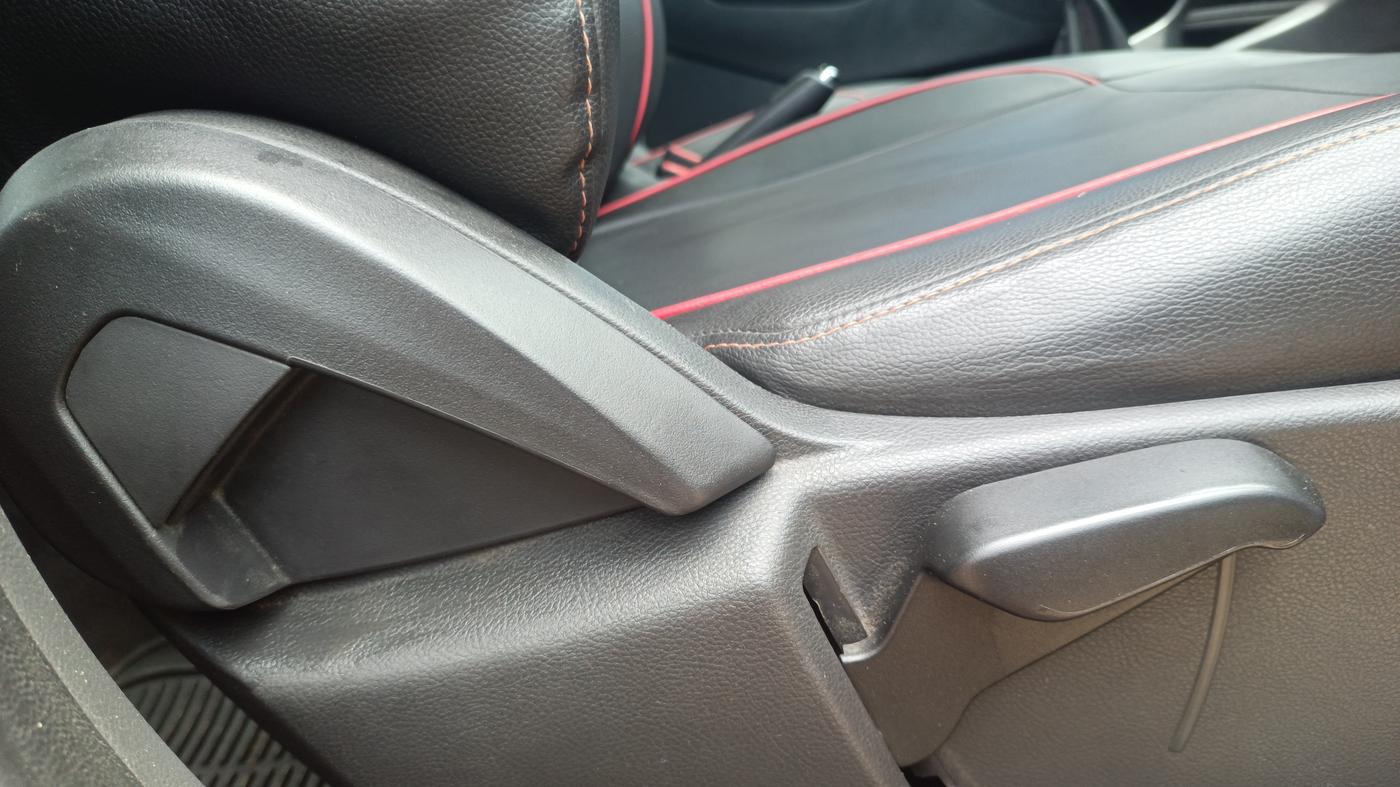2018 Ford New Figo TITANIUM 1.2 PETROL MT, Petrol, Manual, 72,271 km, Driver Side Adjustment Panel