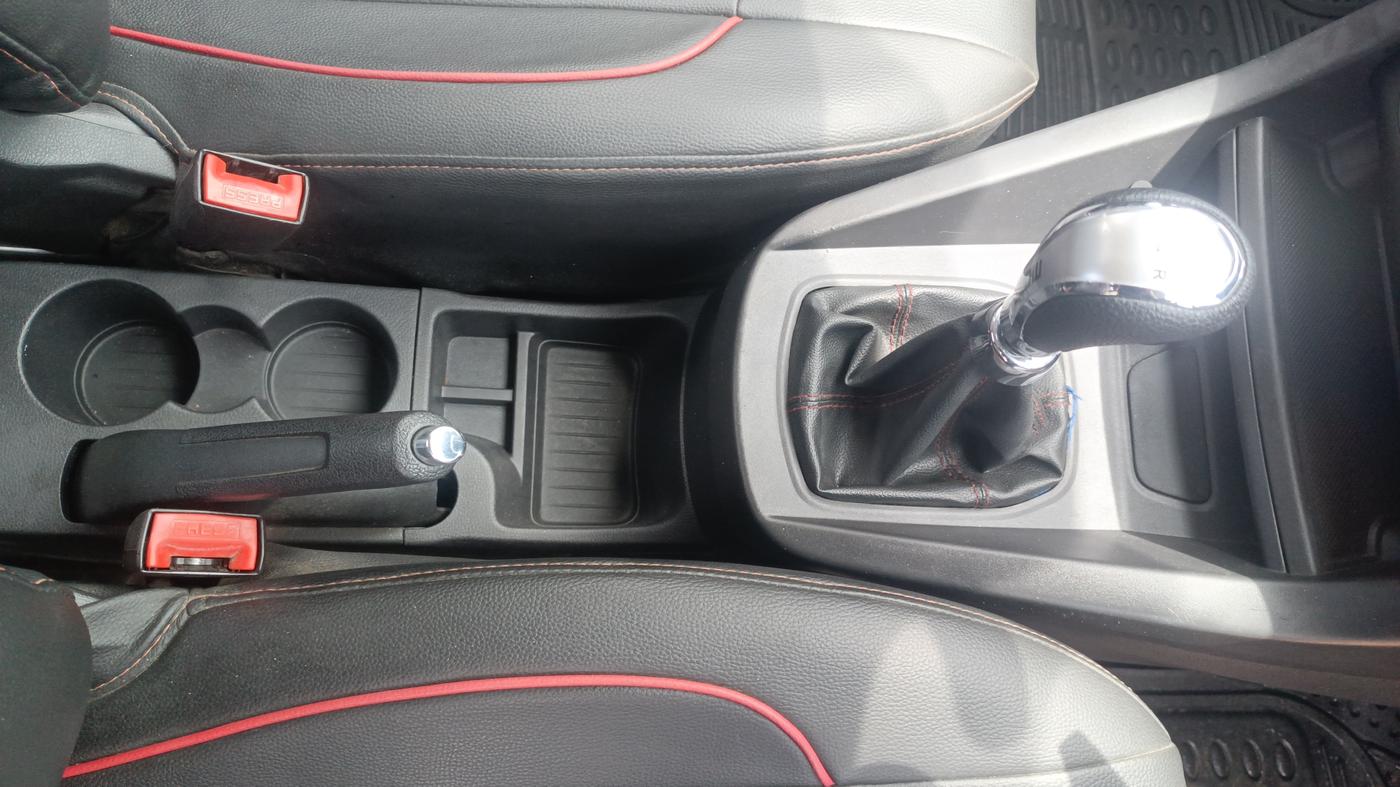2018 Ford New Figo TITANIUM 1.2 PETROL MT, Petrol, Manual, 72,271 km, Gear Lever