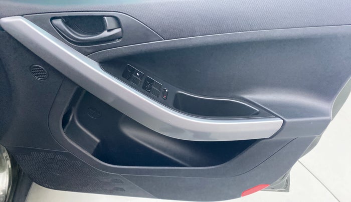 2021 Tata NEXON XMA 1.5, Diesel, Automatic, 36,641 km, Driver Side Door Panels Control