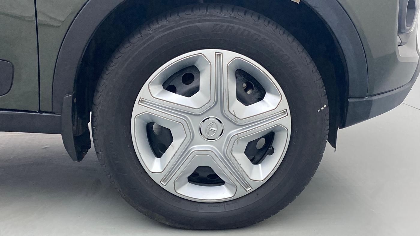 2021 Tata NEXON XMA 1.5, Diesel, Automatic, 36,641 km, Right Front Wheel