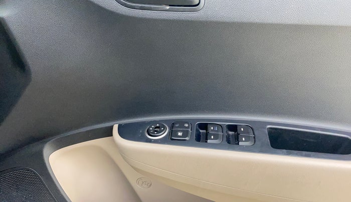 2017 Hyundai Grand i10 MAGNA 1.2 KAPPA VTVT, Petrol, Manual, 68,807 km, Driver Side Door Panels Control