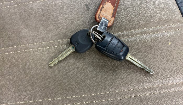 2017 Hyundai Grand i10 MAGNA 1.2 KAPPA VTVT, Petrol, Manual, 68,807 km, Key Close Up