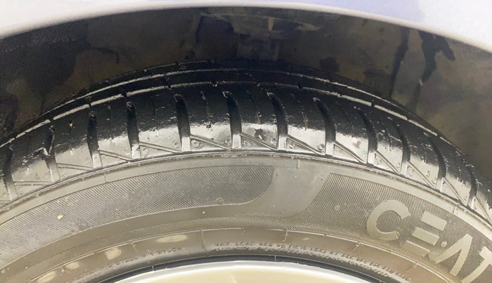 2017 Hyundai Grand i10 MAGNA 1.2 KAPPA VTVT, Petrol, Manual, 68,807 km, Right Front Tyre Tread