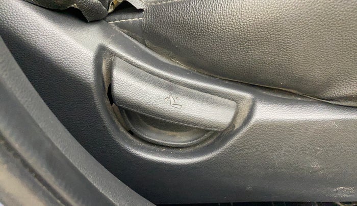 2017 Hyundai Grand i10 MAGNA 1.2 KAPPA VTVT, Petrol, Manual, 68,807 km, Driver Side Adjustment Panel