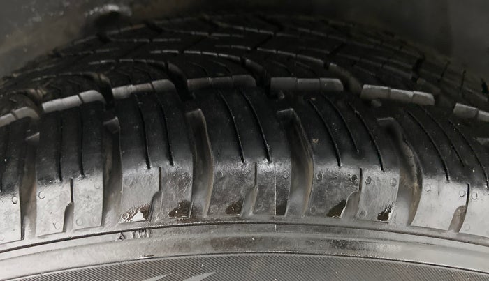 2018 Tata Hexa Varicor 400 XTA, Diesel, Automatic, 65,544 km, Right Rear Tyre Tread