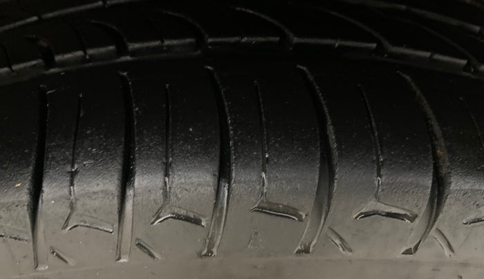 2013 Hyundai Grand i10 SPORTZ 1.1 CRDI, Diesel, Manual, 78,515 km, Left Front Tyre Tread