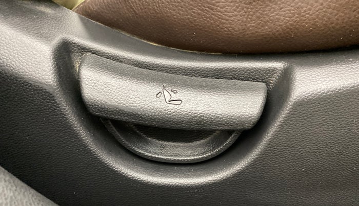 2013 Hyundai Grand i10 SPORTZ 1.1 CRDI, Diesel, Manual, 78,515 km, Driver Side Adjustment Panel