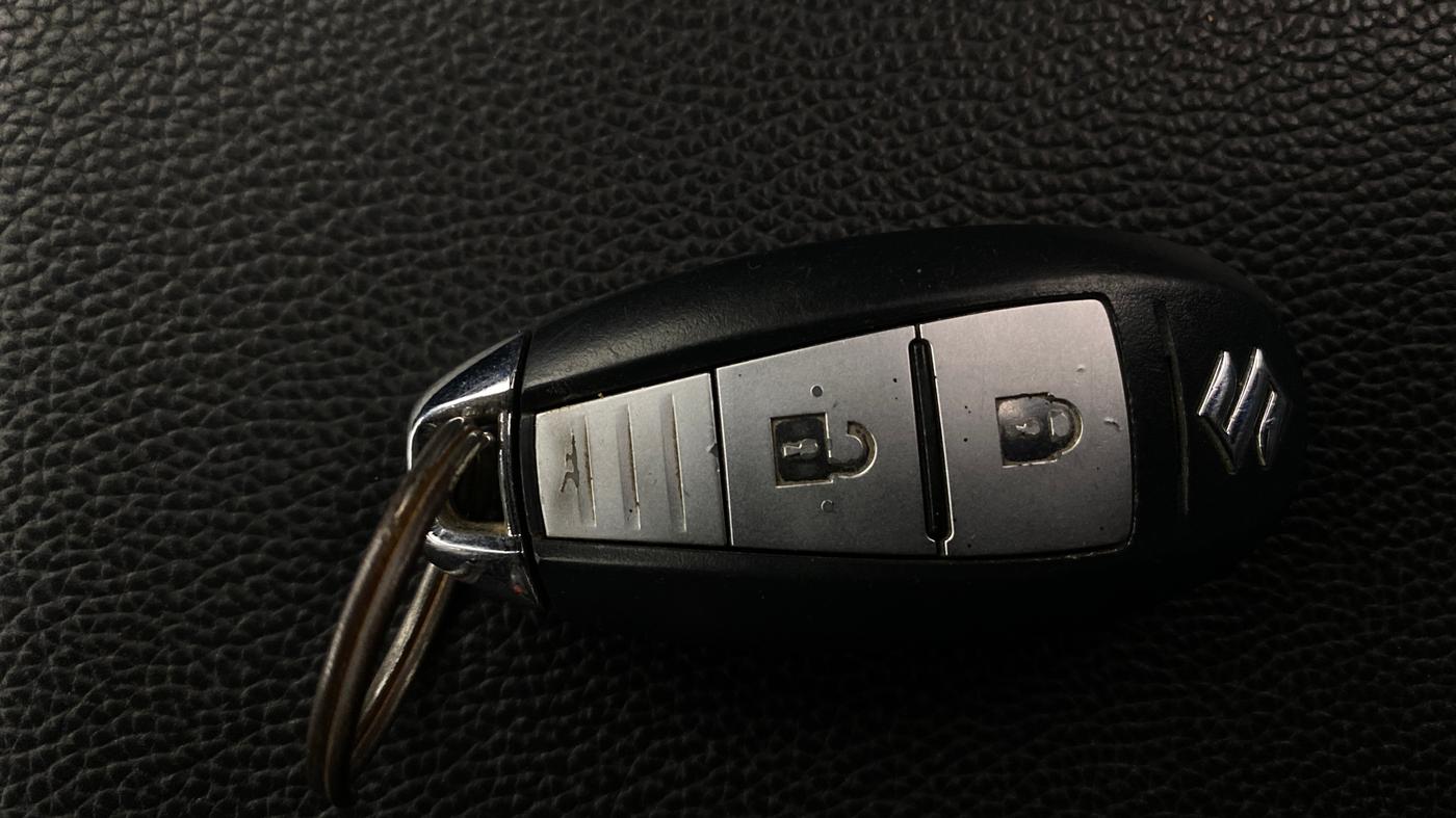 2016 Maruti Swift ZXI, Petrol, Manual, 88,184 km, Key Close Up