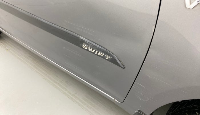 2017 Maruti Swift VXI, Petrol, Manual, 52,572 km, Driver-side door - Slightly dented