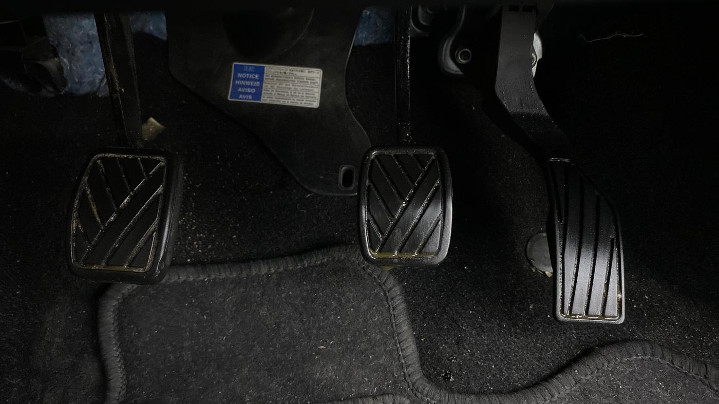 2017 Maruti Swift VXI, Petrol, Manual, 52,572 km, Pedals
