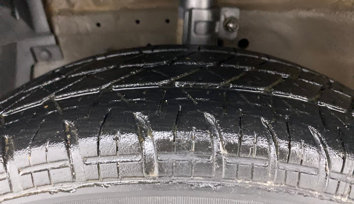 2017 Maruti Swift VXI, Petrol, Manual, 52,572 km, Left Front Tyre Tread