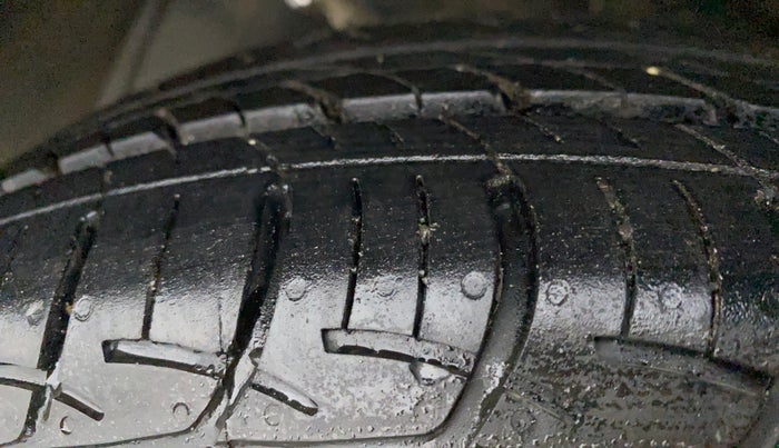 2017 Maruti Baleno DELTA PETROL 1.2, Petrol, Manual, 43,981 km, Left Front Tyre Tread