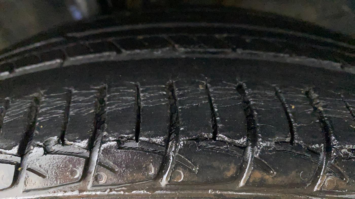 2017 Maruti Baleno DELTA PETROL 1.2, Petrol, Manual, 43,981 km, Right Front Tyre Tread