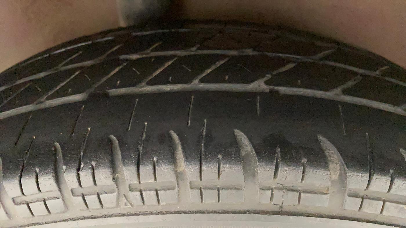 2011 Maruti Ritz VDI, Diesel, Manual, 1,24,712 km, Right Rear Tyre Tread