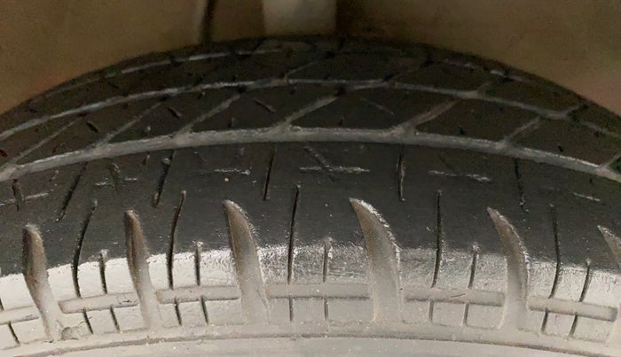 2011 Maruti Ritz VDI, Diesel, Manual, 1,24,712 km, Right Front Tyre Tread