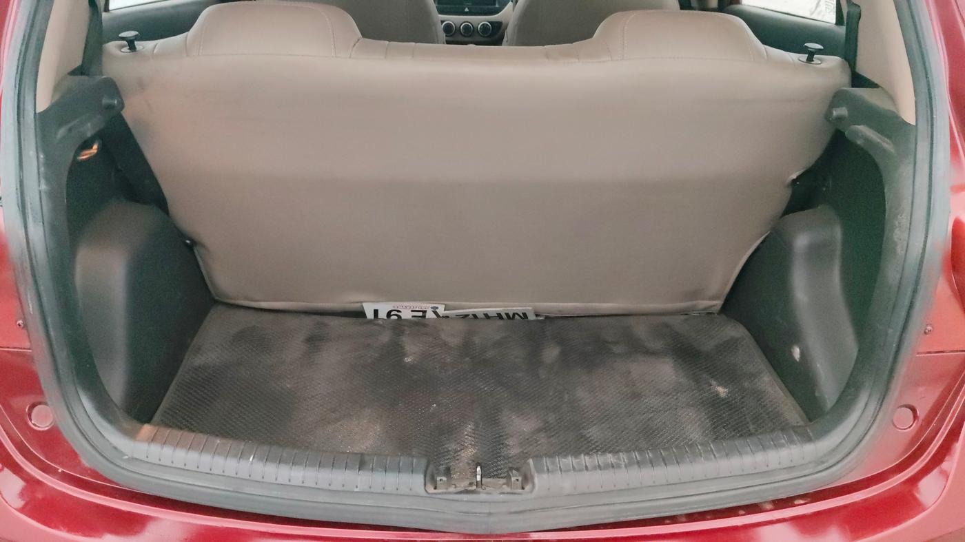 2013 Hyundai Grand i10 SPORTZ 1.2 KAPPA VTVT, Petrol, Manual, 1,17,049 km, Boot Inside