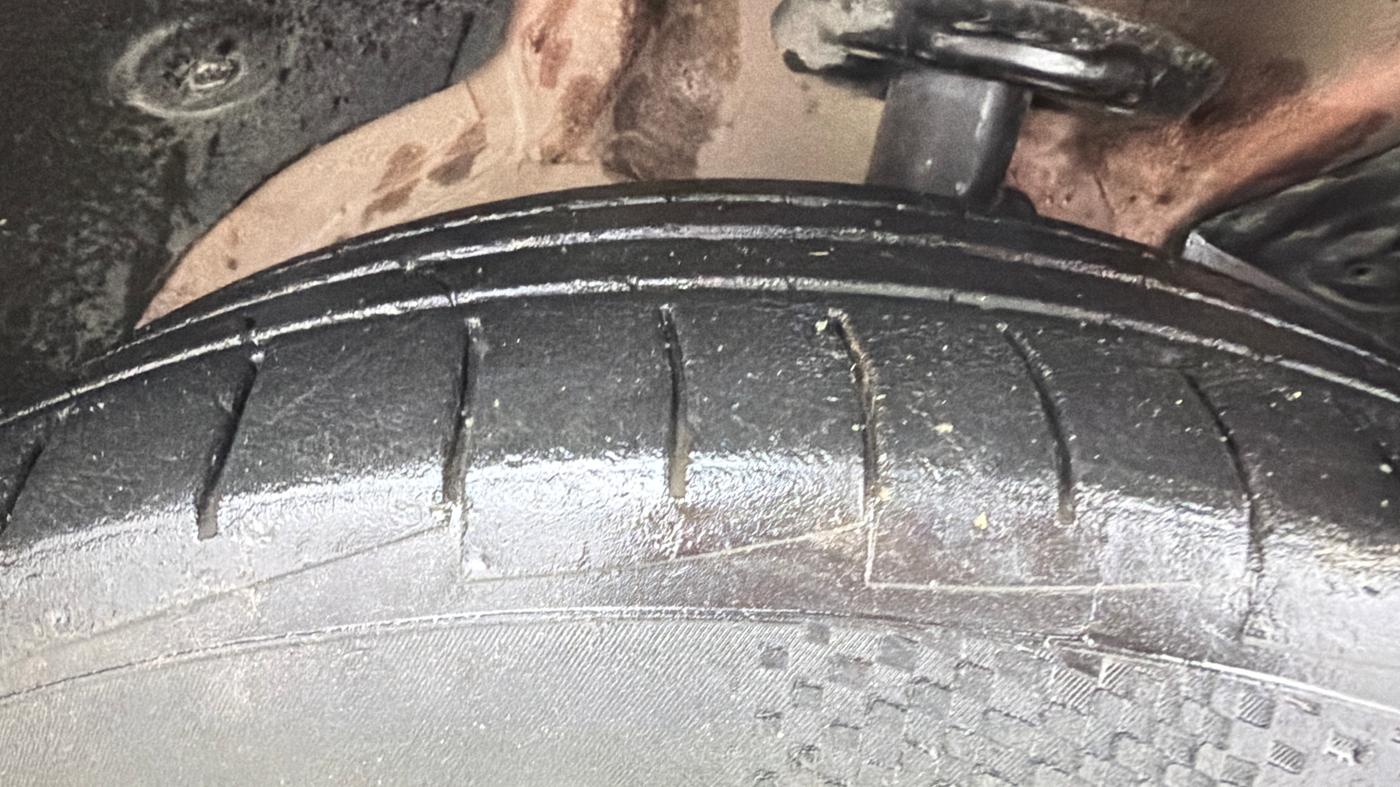 2020 MG HECTOR SHARP 1.5 DCT PETROL, Petrol, Automatic, 50,727 km, Right Front Tyre Tread