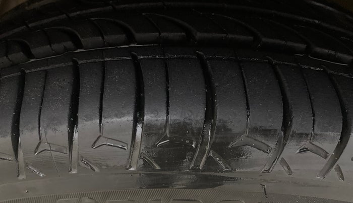 2017 Hyundai Grand i10 SPORTZ (O) 1.2 KAPPA VTVT, Petrol, Manual, 48,293 km, Left Front Tyre Tread