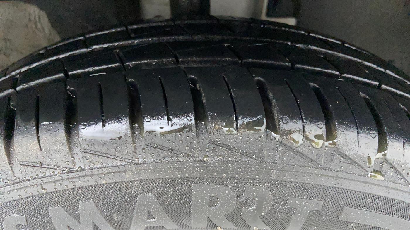 2022 Renault Kwid RXT 1.0 AMT, Petrol, Automatic, 4,241 km, Right Front Tyre Tread