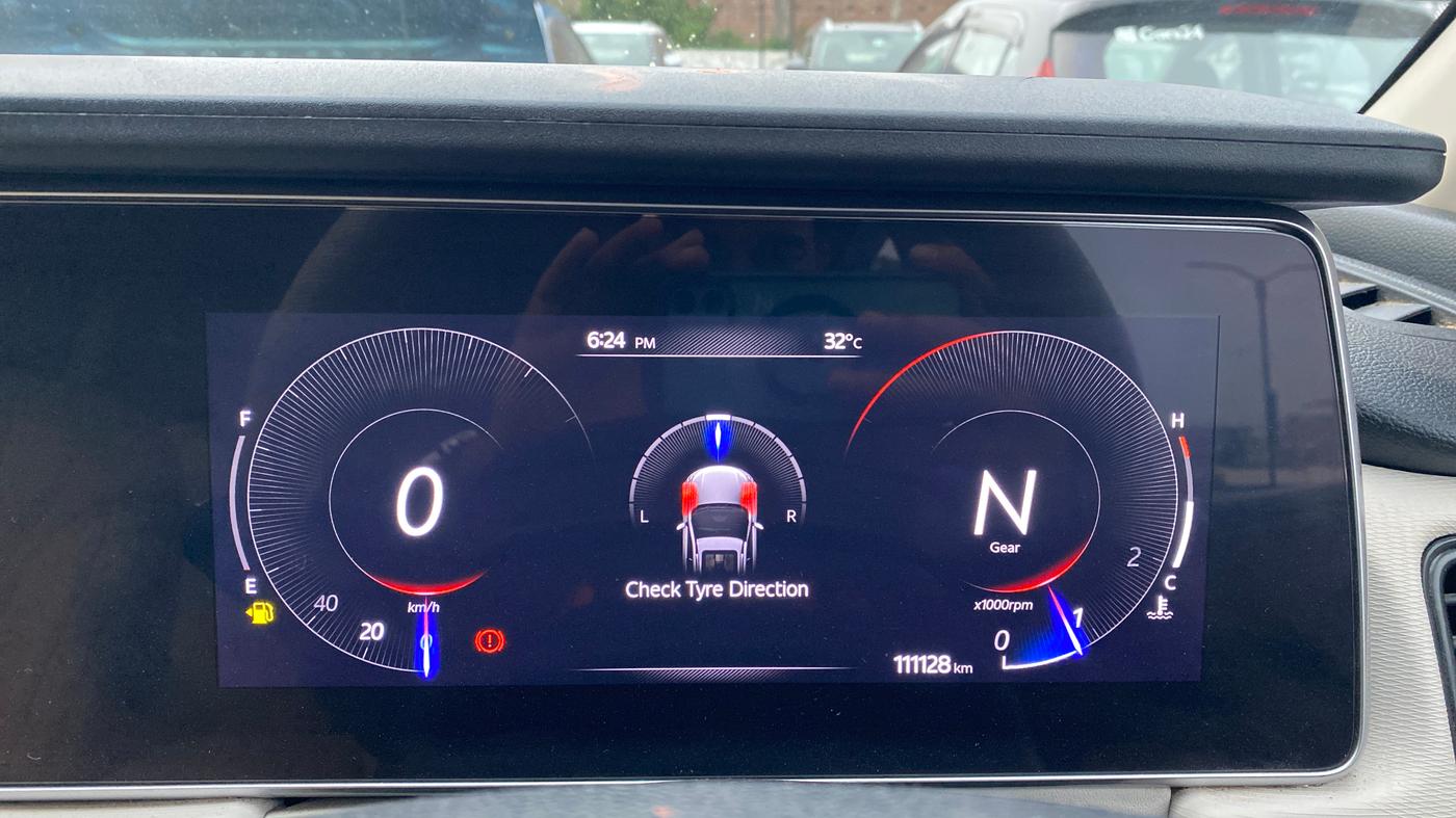 2022 Mahindra XUV700 AX 5 P MT 7 STR, Petrol, Manual, 1,11,115 km, Odometer Image
