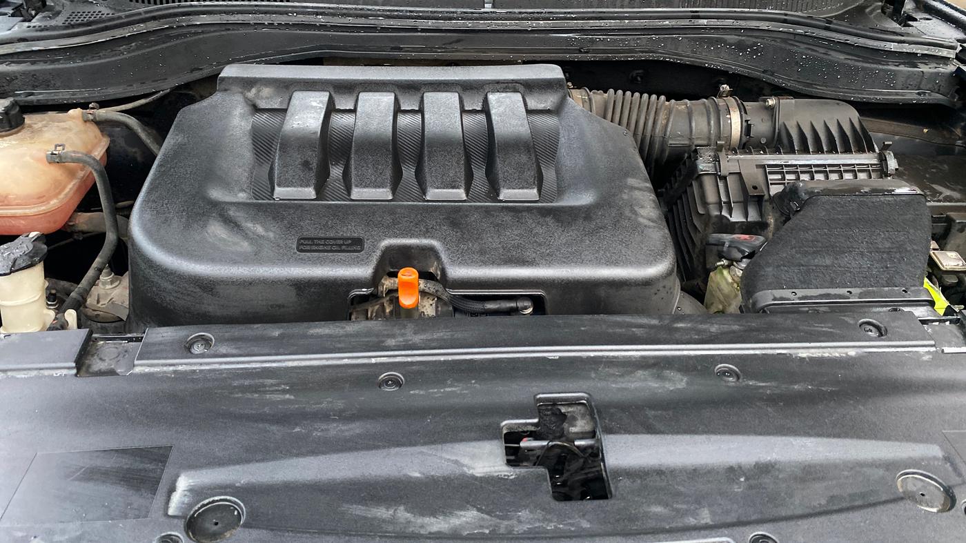2022 Mahindra XUV700 AX 5 P MT 7 STR, Petrol, Manual, 1,11,115 km, Engine View