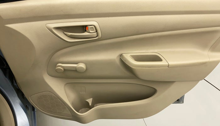 2012 Maruti Ertiga LXI, Petrol, Manual, 1,25,032 km, Driver Side Door Panels Control